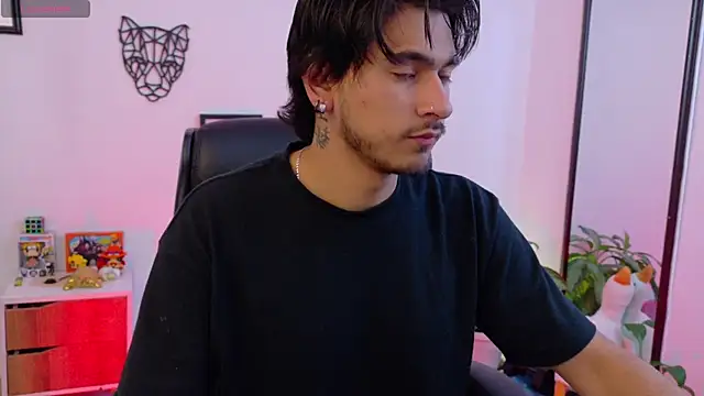 Snapshot of Elian_savoy chatting on February 17, 2026, 12:46 pm Elian savoy online show from February 17, 2026, 12:46 pm