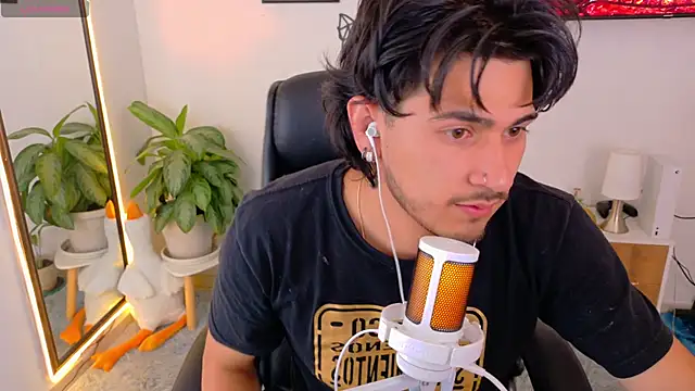 Snapshot of Elian_savoy chatting on September 21, 2025, 1:44 am Elian savoy online show from September 21, 2025, 1:44 am