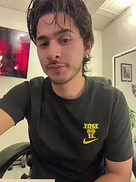 Snapshot of Elian_savoy chatting on October 18, 2025, 12:23 am Elian savoy online show from October 18, 2025, 12:23 am