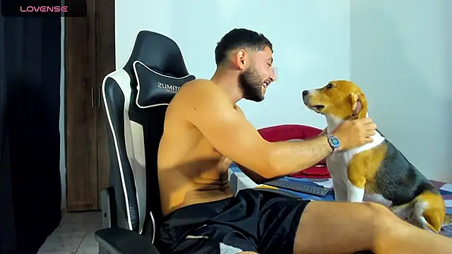 Snapshot of bryan_mugn chatting on October 19, 2025, 11:07 pm bryan mugn online show from October 19, 2025, 11:07 pm