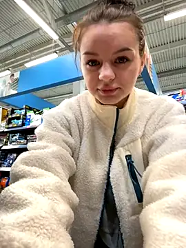 Snapshot of Cum_girlss chatting on October 5, 2025, 5:31 am Cum girlss online show from October 5, 2025, 5:31 am