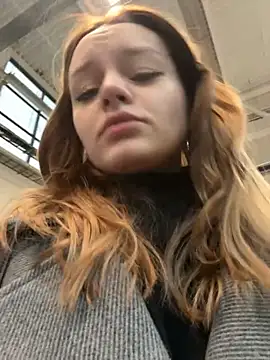 Snapshot of Cum_girlss chatting on October 16, 2025, 5:49 am Cum girlss online show from October 16, 2025, 5:49 am