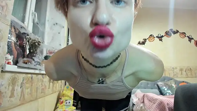 Snapshot of WatsonMi chatting on October 4, 2025, 3:35 pm WatsonMi online show from October 4, 2025, 3:35 pm