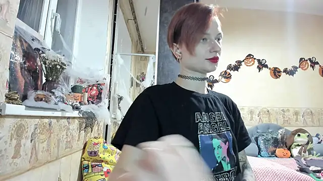 Snapshot of WatsonMi chatting on October 19, 2025, 3:48 pm WatsonMi online show from October 19, 2025, 3:48 pm