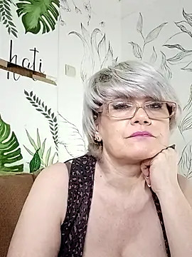 Catty Lady online show from April 10, 2026, 7:43 pm