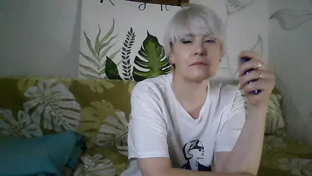 Catty Lady online show from November 11, 2025, 6:03 pm