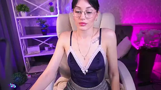 EviLune online show from March 30, 2026, 6:15 am