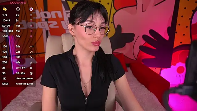 EviLune online show from February 4, 2026, 9:21 pm