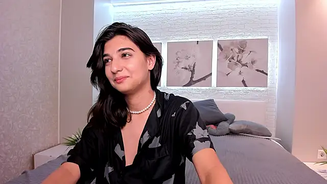 Elfy Rare  online show from September 18, 2025, 8:56 pm