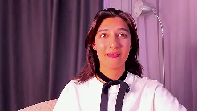 Elfy Rare  online show from October 11, 2025, 3:02 pm