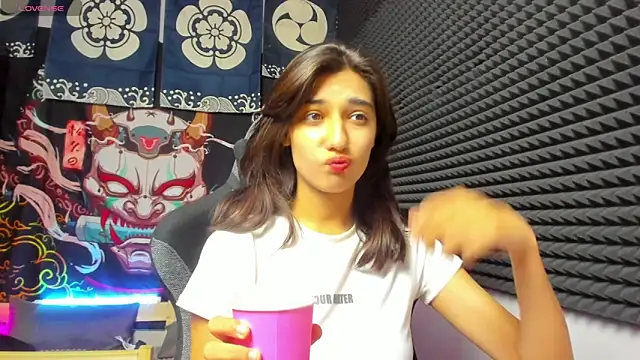 Elfy Rare  online show from October 23, 2025, 10:47 am