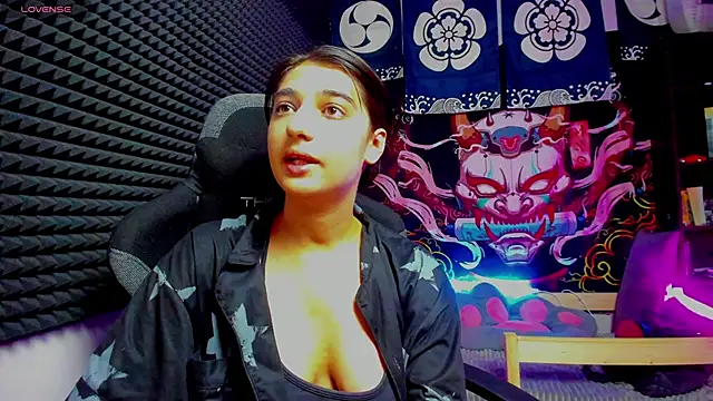 Elfy Rare  online show from September 22, 2025, 3:07 pm