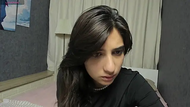 Elfy Rare  online show from September 19, 2025, 8:24 pm