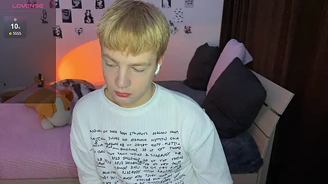 Snapshot of olivertasty chatting on October 20, 2025, 1:00 pm olivertasty online show from October 20, 2025, 1:00 pm