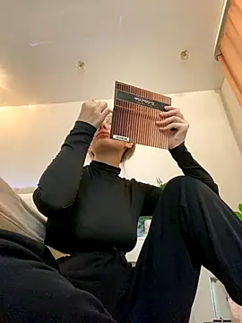 Snapshot of miamunn chatting on October 14, 2025, 5:35 pm miamunn online show from October 14, 2025, 5:35 pm