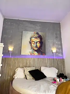 Saracooper   online show from September 28, 2025, 3:24 am