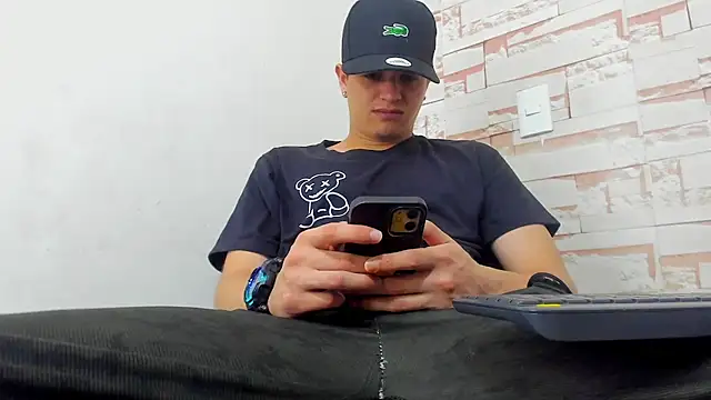 Snapshot of Themasterhades_777 chatting on September 22, 2025, 9:43 pm Themasterhades 777 online show from September 22, 2025, 9:43 pm