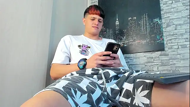 Snapshot of Themasterhades_777 chatting on October 10, 2025, 8:31 pm Themasterhades 777 online show from October 10, 2025, 8:31 pm