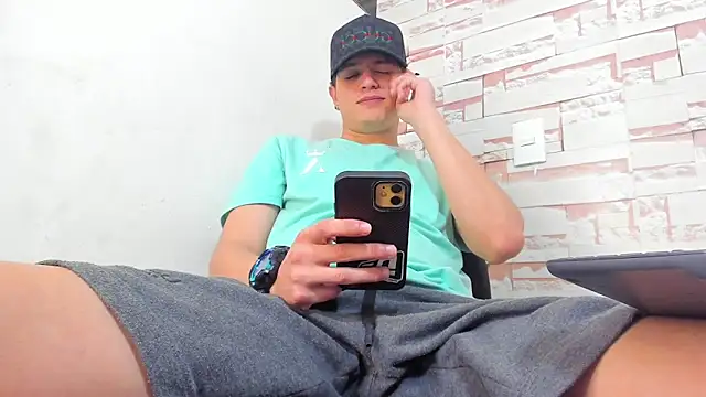 Snapshot of Themasterhades_777 chatting on September 18, 2025, 8:56 pm Themasterhades 777 online show from September 18, 2025, 8:56 pm