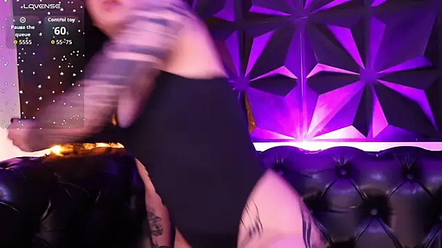 kaylee lee online show from November 29, 2025, 1:22 pm