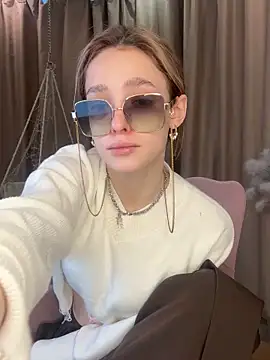 Naomi   Rias online show from September 30, 2025, 1:33 am