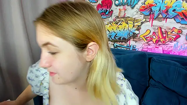 Julia Jips online show from October 10, 2025, 1:06 am