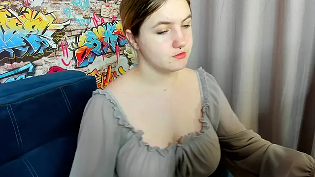 Julia Jips online show from October 14, 2025, 1:06 am