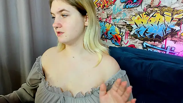 Julia Jips online show from October 11, 2025, 1:06 am