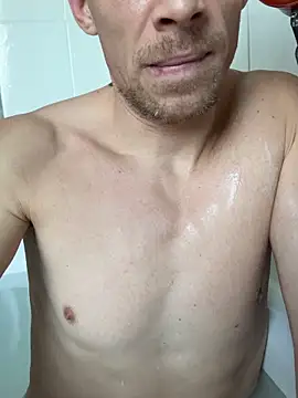 Snapshot of EssenerHandwerker chatting on December 15, 2025, 10:32 am EssenerHandwerker online show from December 15, 2025, 10:32 am