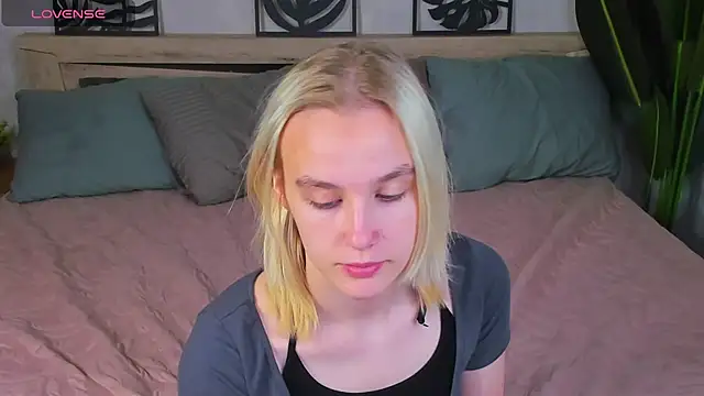 Snapshot of Carolin_Miller chatting on September 25, 2025, 8:31 am Carolin Miller online show from September 25, 2025, 8:31 am