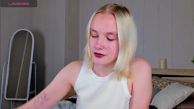 Snapshot of Carolin_Miller chatting on September 22, 2025, 8:31 am Carolin Miller online show from September 22, 2025, 8:31 am