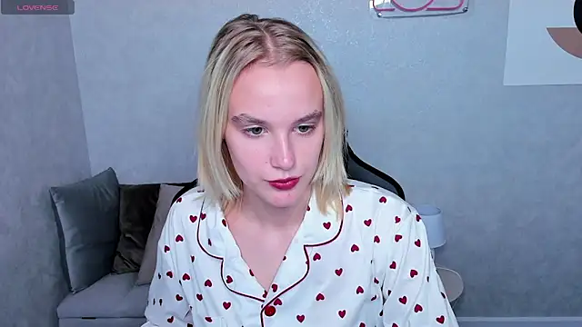 Snapshot of Carolin_Miller chatting on September 26, 2025, 7:59 am Carolin Miller online show from September 26, 2025, 7:59 am