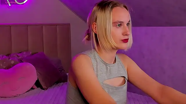 Snapshot of Carolin_Miller chatting on October 21, 2025, 5:40 am Carolin Miller online show from October 21, 2025, 5:40 am