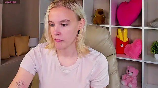 Snapshot of Carolin_Miller chatting on September 24, 2025, 4:08 am Carolin Miller online show from September 24, 2025, 4:08 am