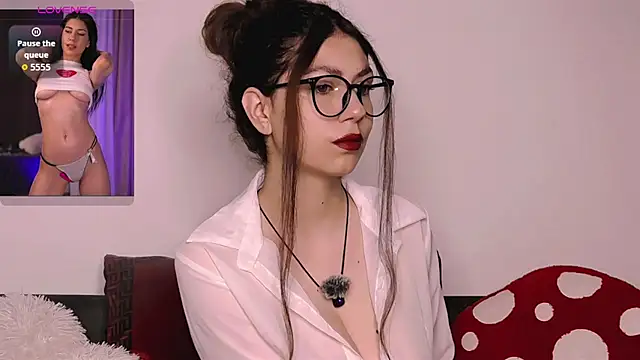 Snapshot of M1kaylaRaven chatting on October 25, 2025, 3:28 am M1kaylaRaven online show from October 25, 2025, 3:28 am