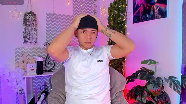 jhosepMoreno online show from April 17, 2026, 12:30 pm