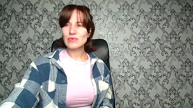 Kelly Kisss online show from November 24, 2025, 6:02 am