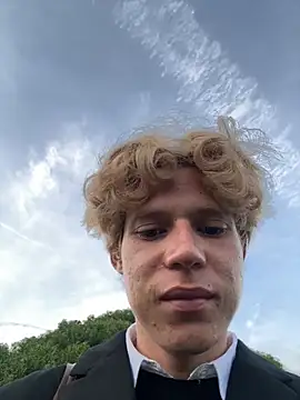 pbyariel- online show from October 25, 2025, 4:51 pm