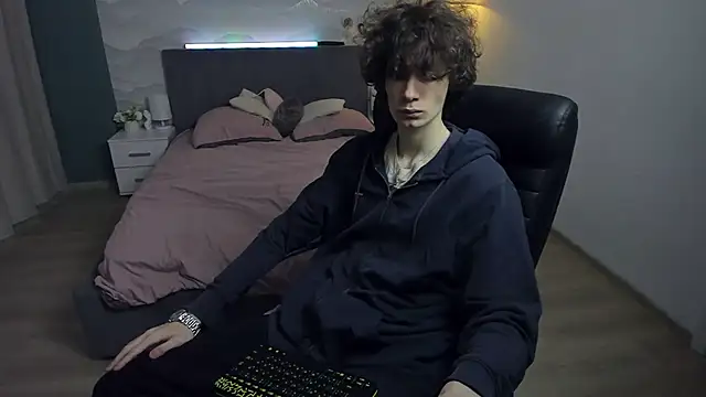 Snapshot of Edvard_Blare chatting on October 3, 2025, 1:12 pm Edvard Blare online show from October 3, 2025, 1:12 pm