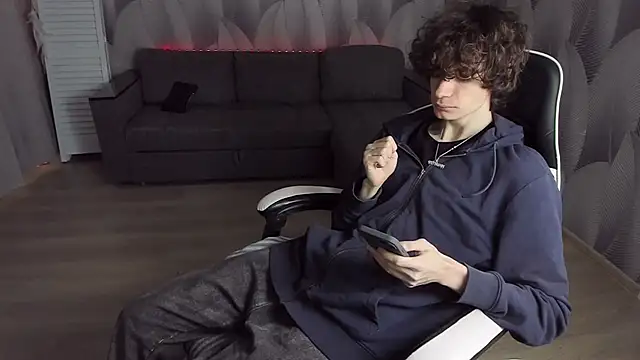 Snapshot of Edvard_Blare chatting on October 5, 2025, 1:24 pm Edvard Blare online show from October 5, 2025, 1:24 pm