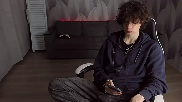 Snapshot of Edvard_Blare chatting on October 8, 2025, 3:24 pm Edvard Blare online show from October 8, 2025, 3:24 pm