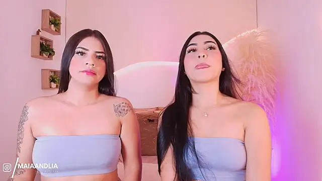 maia lia  online show from October 6, 2025, 6:19 pm