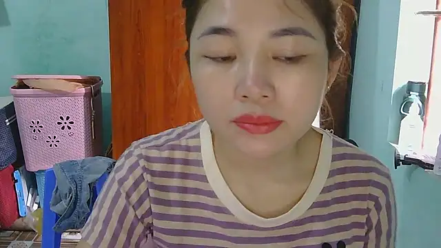 Snapshot of Uhem112 chatting on October 13, 2025, 3:41 am Uhem112 online show from October 13, 2025, 3:41 am