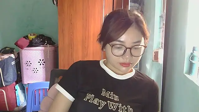 Snapshot of Uhem112 chatting on October 5, 2025, 2:35 am Uhem112 online show from October 5, 2025, 2:35 am