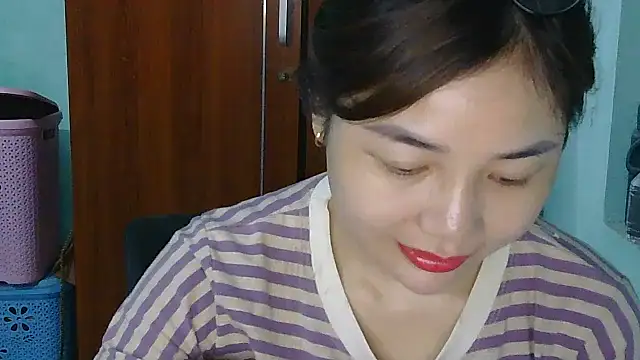 Snapshot of Uhem112 chatting on October 7, 2025, 12:55 am Uhem112 online show from October 7, 2025, 12:55 am