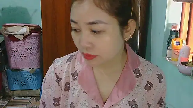 Snapshot of Uhem112 chatting on October 30, 2025, 1:04 am Uhem112 online show from October 30, 2025, 1:04 am