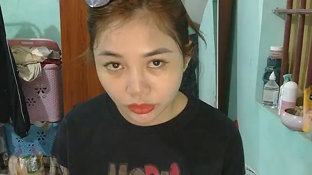 Uhem112 online show from November 3, 2025, 2:50 am