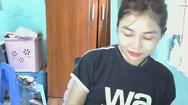 Snapshot of Uhem112 chatting on October 9, 2025, 1:17 am Uhem112 online show from October 9, 2025, 1:17 am