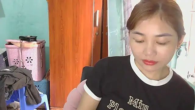 Snapshot of Uhem112 chatting on October 12, 2025, 2:46 am Uhem112 online show from October 12, 2025, 2:46 am