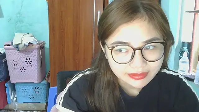 Snapshot of Uhem112 chatting on October 15, 2025, 12:53 am Uhem112 online show from October 15, 2025, 12:53 am